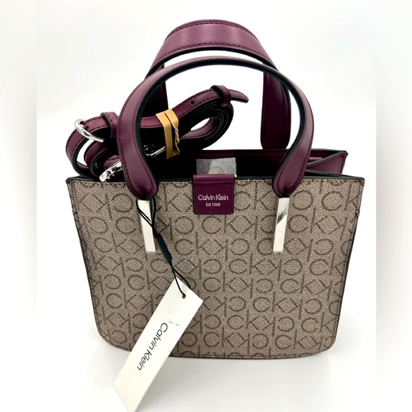 CALVIN KLEIN - Audrey Crossbody Bag - Picture 10 of 11